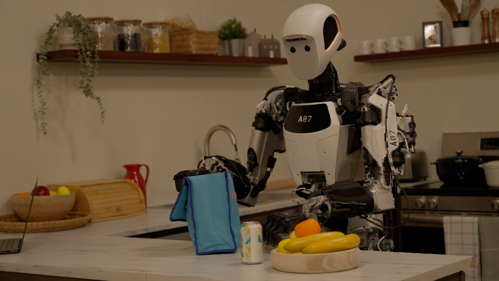Humanoid packs a lunch